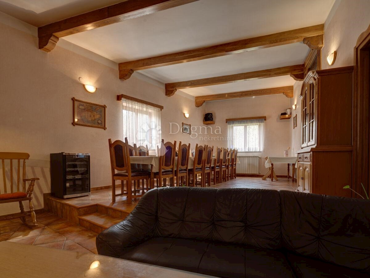 CASA PER 20 PERSONE, PISCINA, SALA, POSIZIONE TOP!