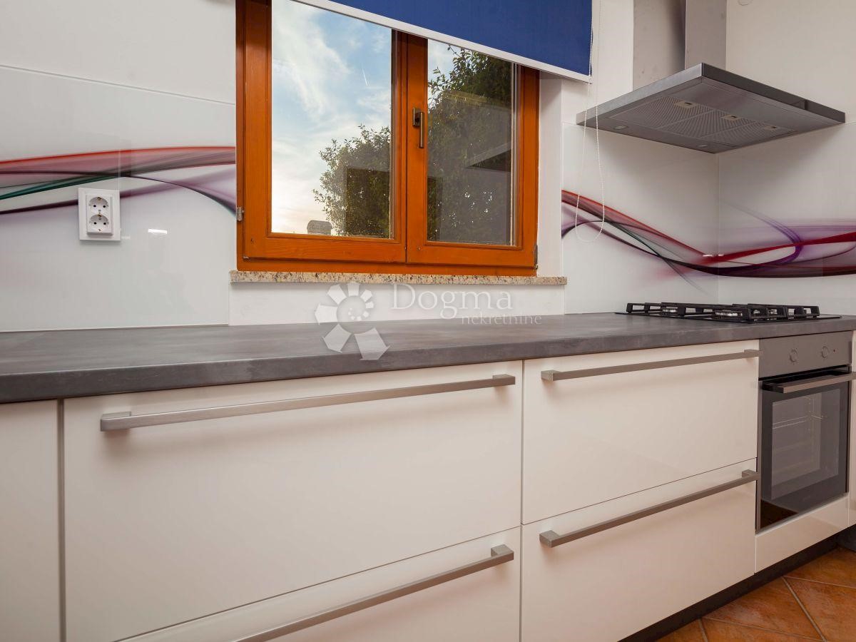 CASA PER 20 PERSONE, PISCINA, SALA, POSIZIONE TOP!