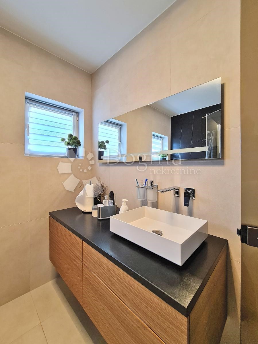 Allogio Pehlin, Rijeka, 217m2