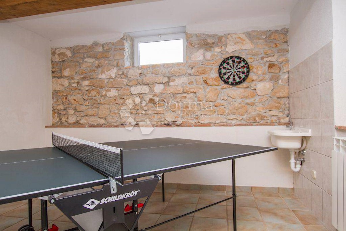 Casa Ravni, Raša, 199m2