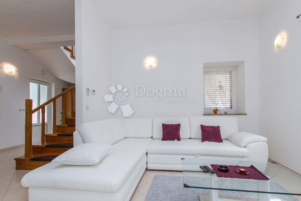 Casa Ravni, Raša, 199m2