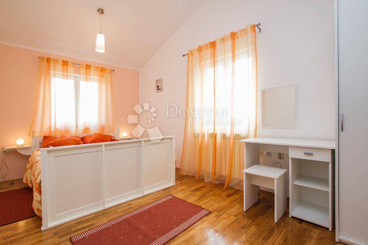 Casa Ravni, Raša, 199m2