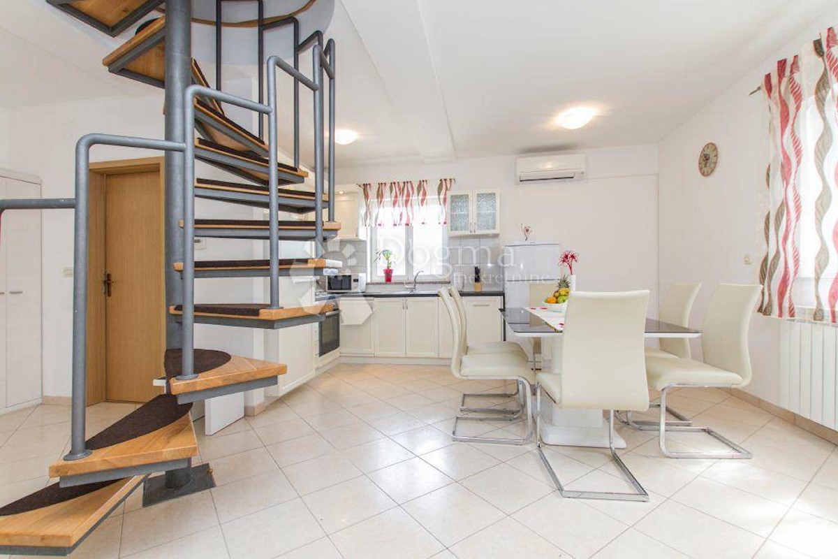 Casa Ravni, Raša, 199m2