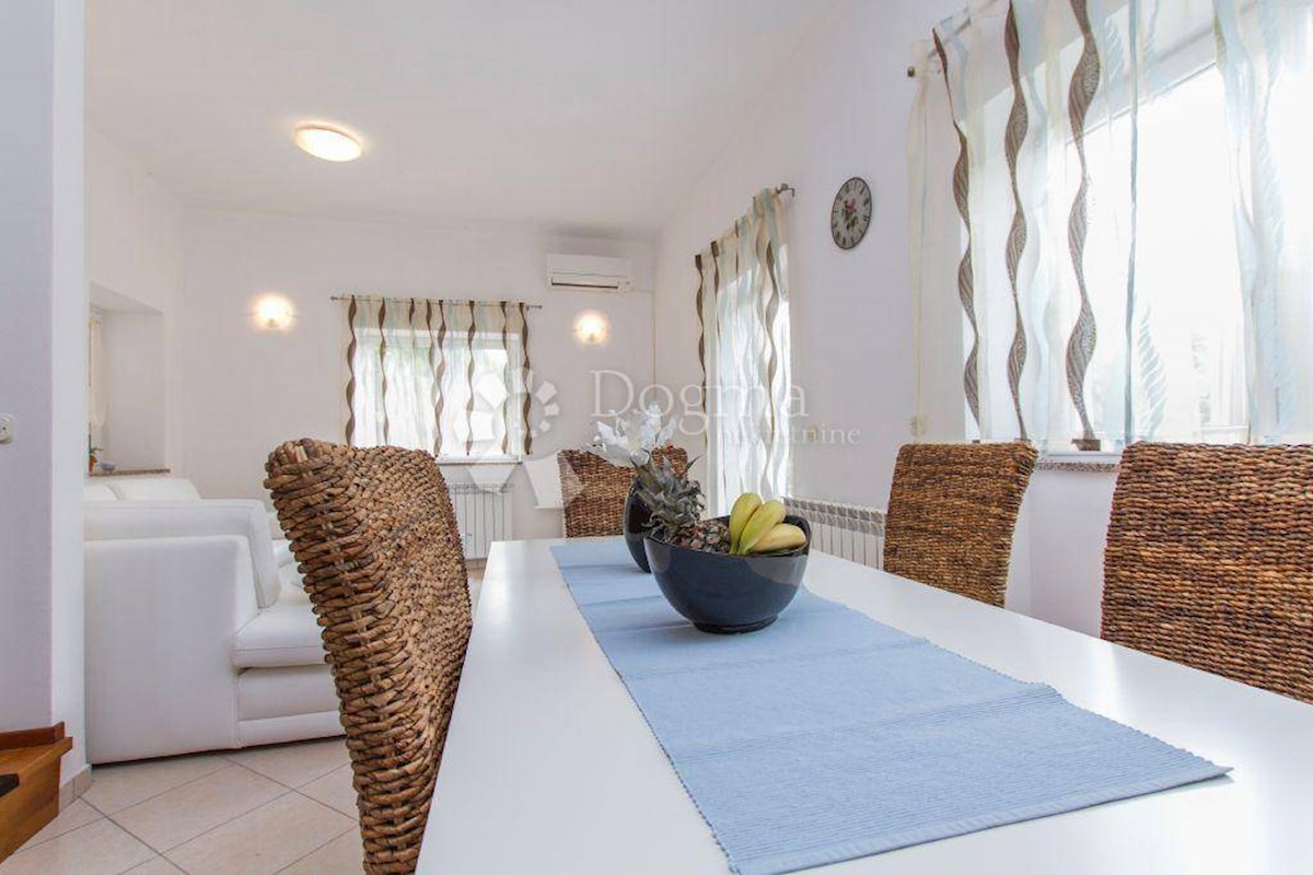 Casa Ravni, Raša, 199m2