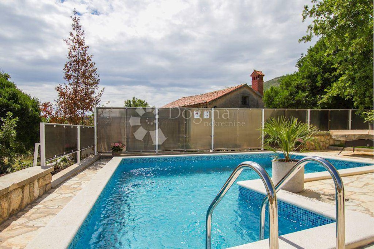 Casa Ravni, Raša, 199m2