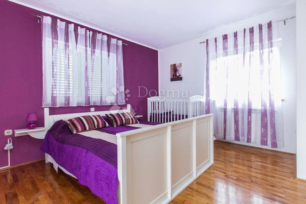 Casa Ravni, Raša, 199m2