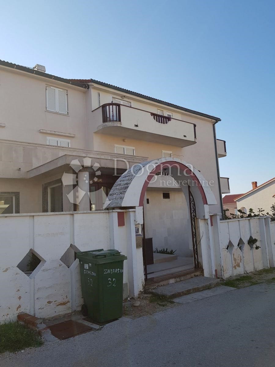 Locale commerciale Novalja, 329m2