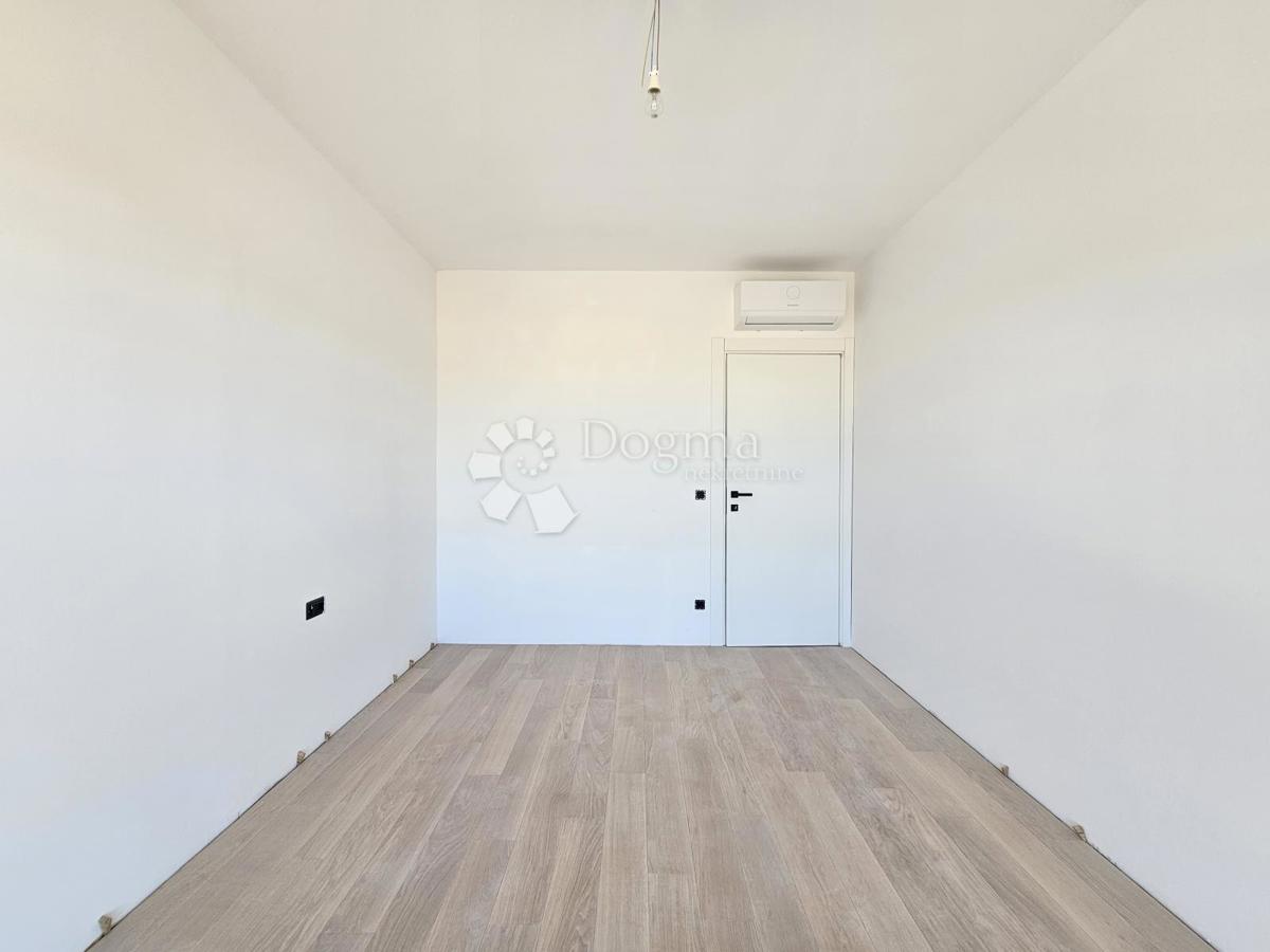 Appartamento monolocale, piano terra, con cortile, nuova costruzione, Umago