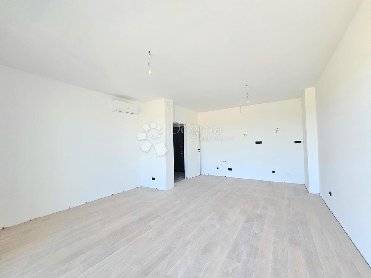 Appartamento monolocale, piano terra, con cortile, nuova costruzione, Umago