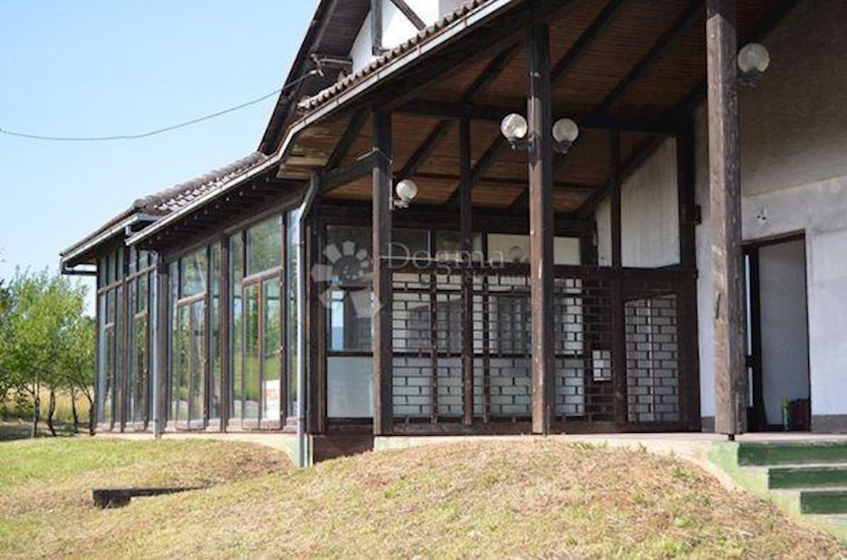 Casa Munjava Modruška, Josipdol, 890m2