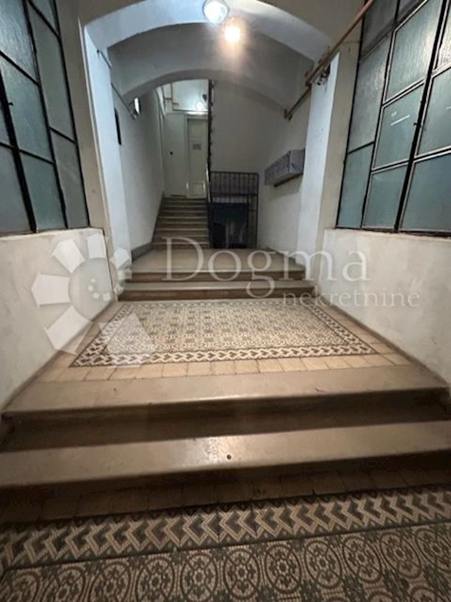Allogio Centar, Rijeka, 72,73m2