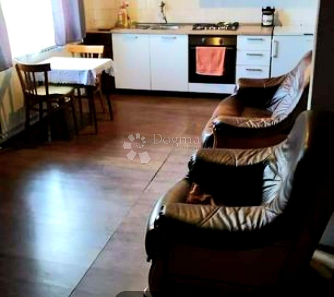 Casa Divjake, Skrad, 80m2