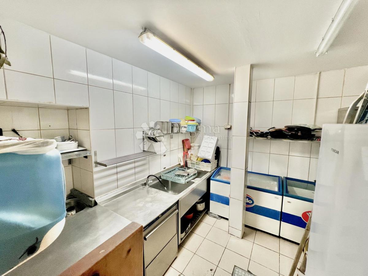 Locale commerciale Crikvenica, 84m2