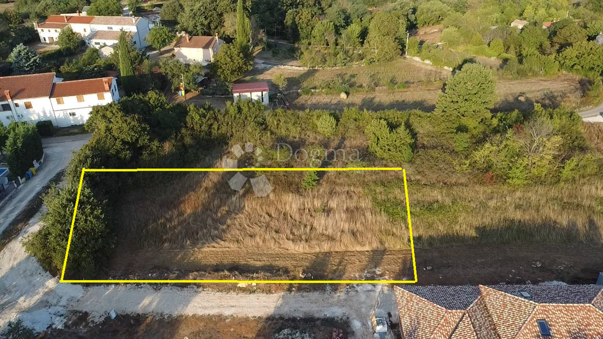 TERRENO SUPERIORE CON PERMESSO DI COSTRUZIONE VALIDO