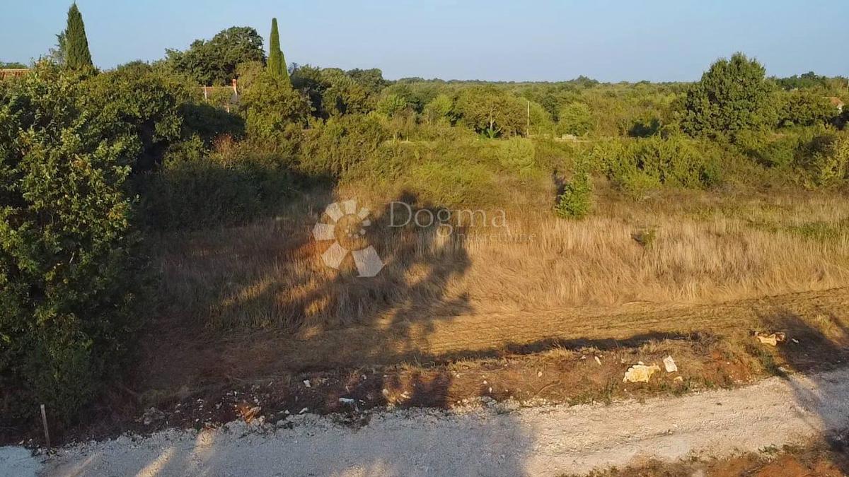 TERRENO SUPERIORE CON PERMESSO DI COSTRUZIONE VALIDO