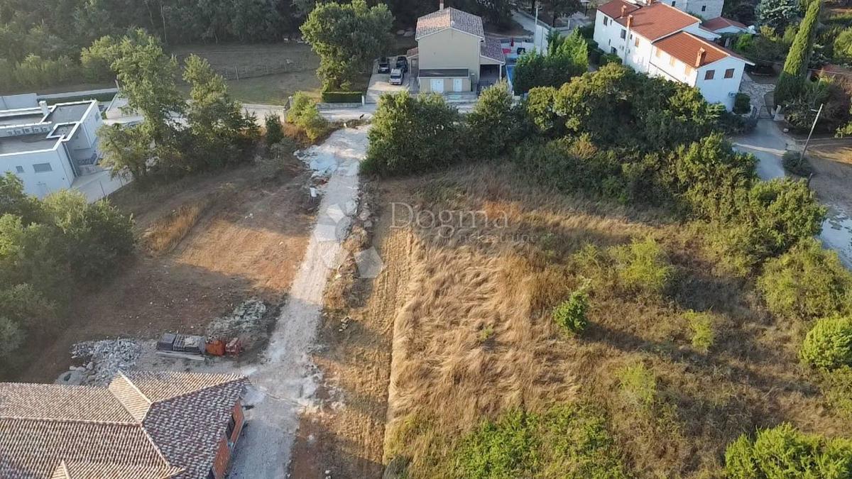 TERRENO SUPERIORE CON PERMESSO DI COSTRUZIONE VALIDO