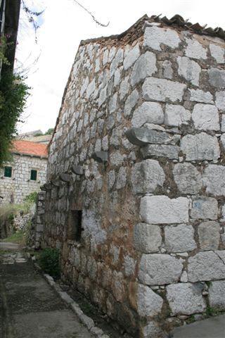 KAMENA KUĆA, LASTOVO