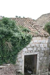 KAMENA KUĆA, LASTOVO