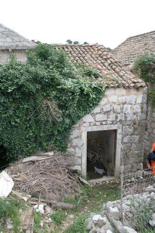 KAMENA KUĆA, LASTOVO