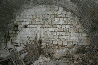 KAMENA KUĆA, LASTOVO