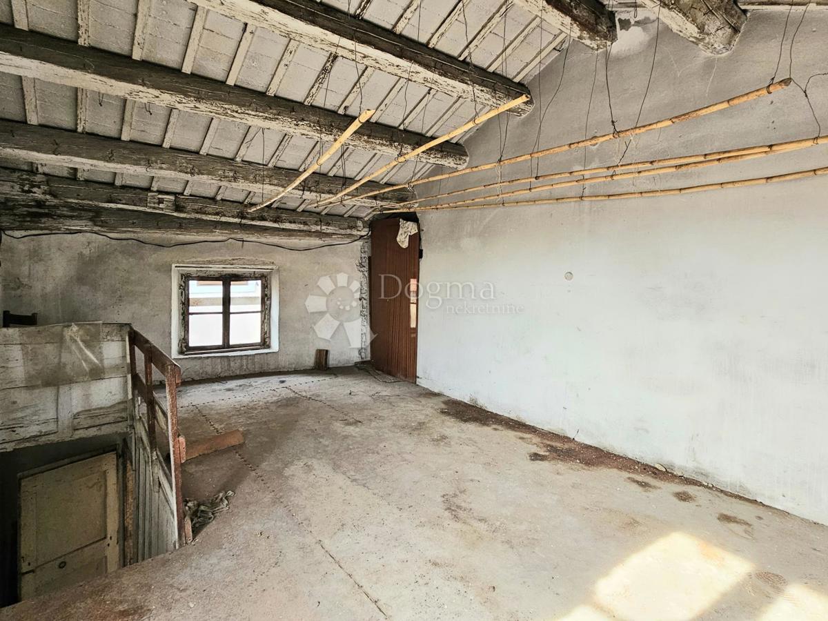 OCCASIONE! Ampia proprietà (240 m2) da ristrutturare