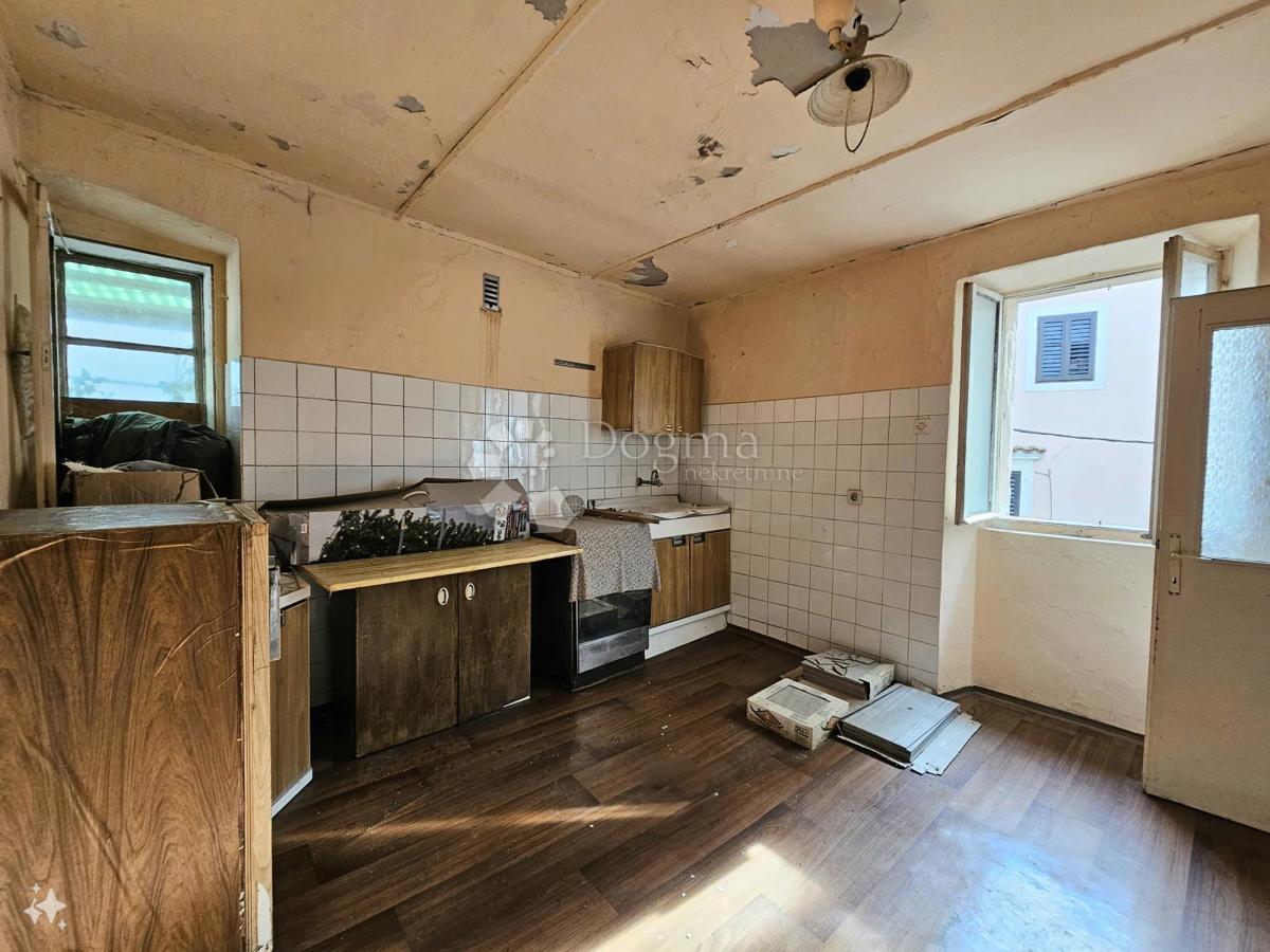 OCCASIONE! Ampia proprietà (240 m2) da ristrutturare