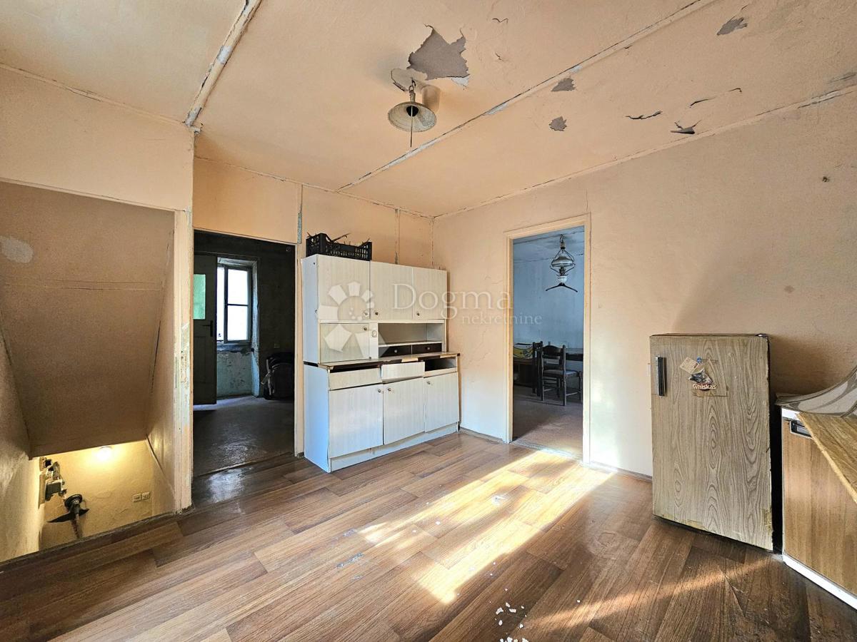 OCCASIONE! Ampia proprietà (240 m2) da ristrutturare