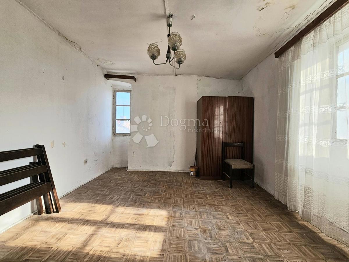 OCCASIONE! Ampia proprietà (240 m2) da ristrutturare