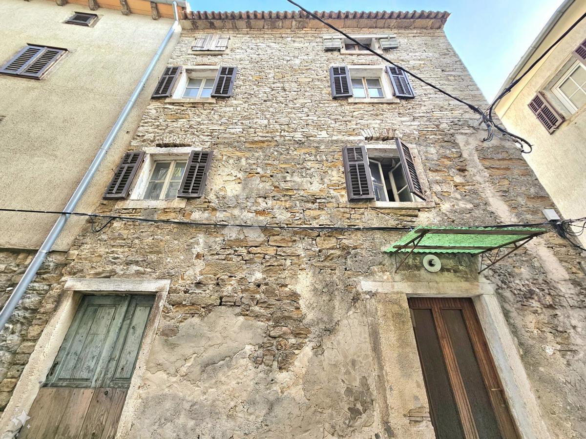 OCCASIONE! Ampia proprietà (240 m2) da ristrutturare