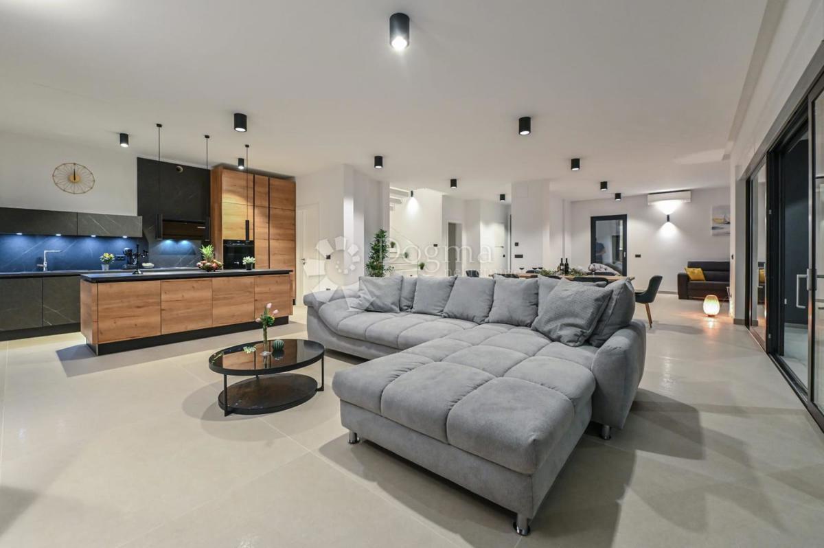 Casa Novalja, 310m2