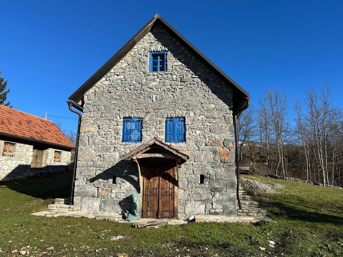 Casa Udbina, 1.000m2