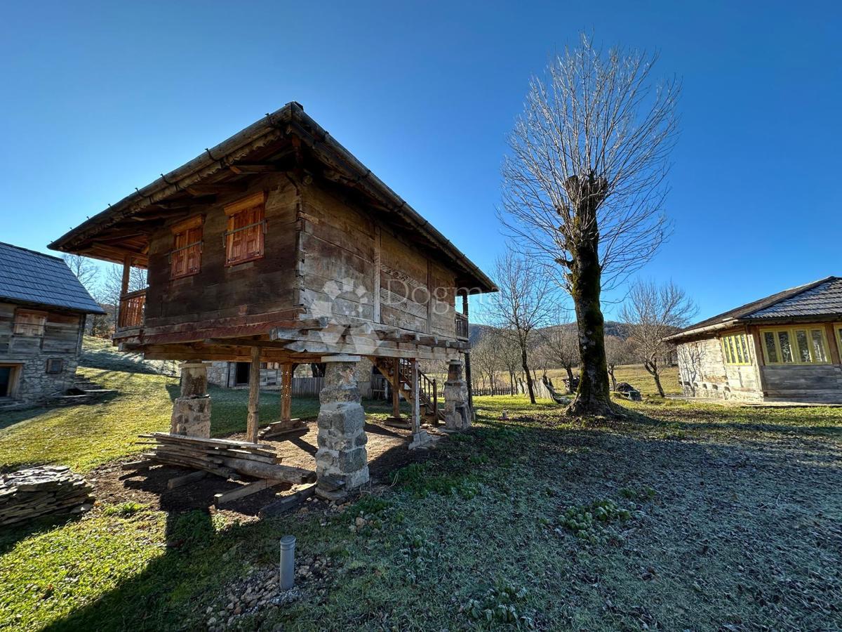 Casa Udbina, 1.000m2