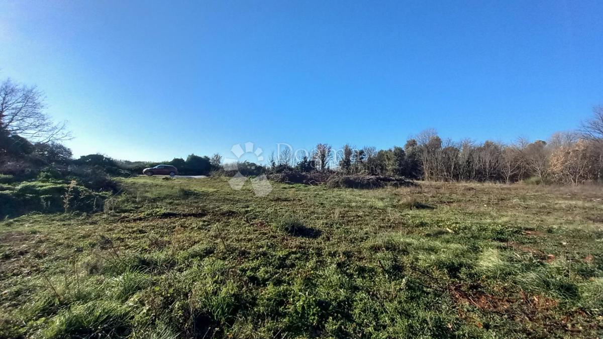 Ampio terreno edificabile nella zona industriale, Šišan