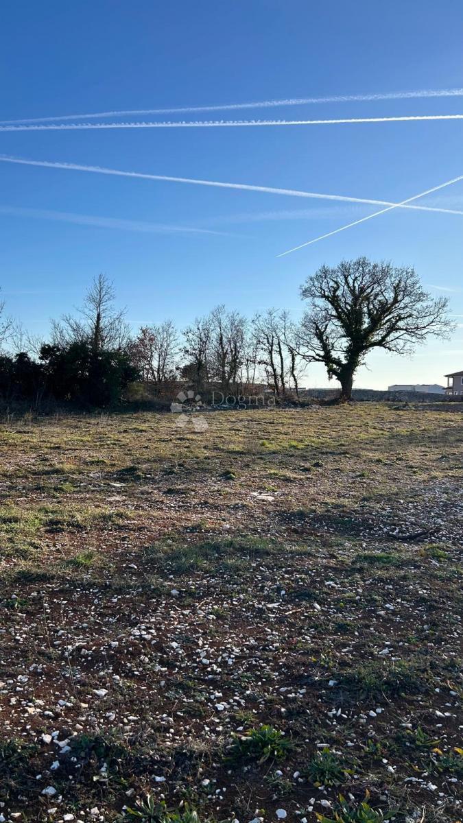 Terreno edificabile Kanfanar, 945m2