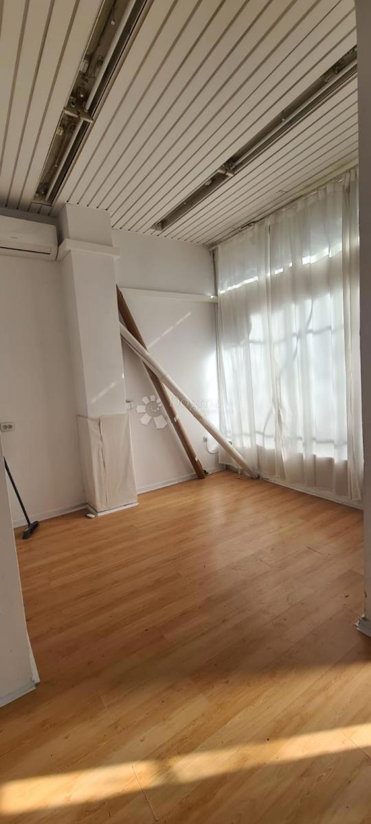 Locale commerciale Donja Dubrava, 46m2