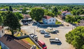 Ampio terreno edificabile con acqua - Loborika