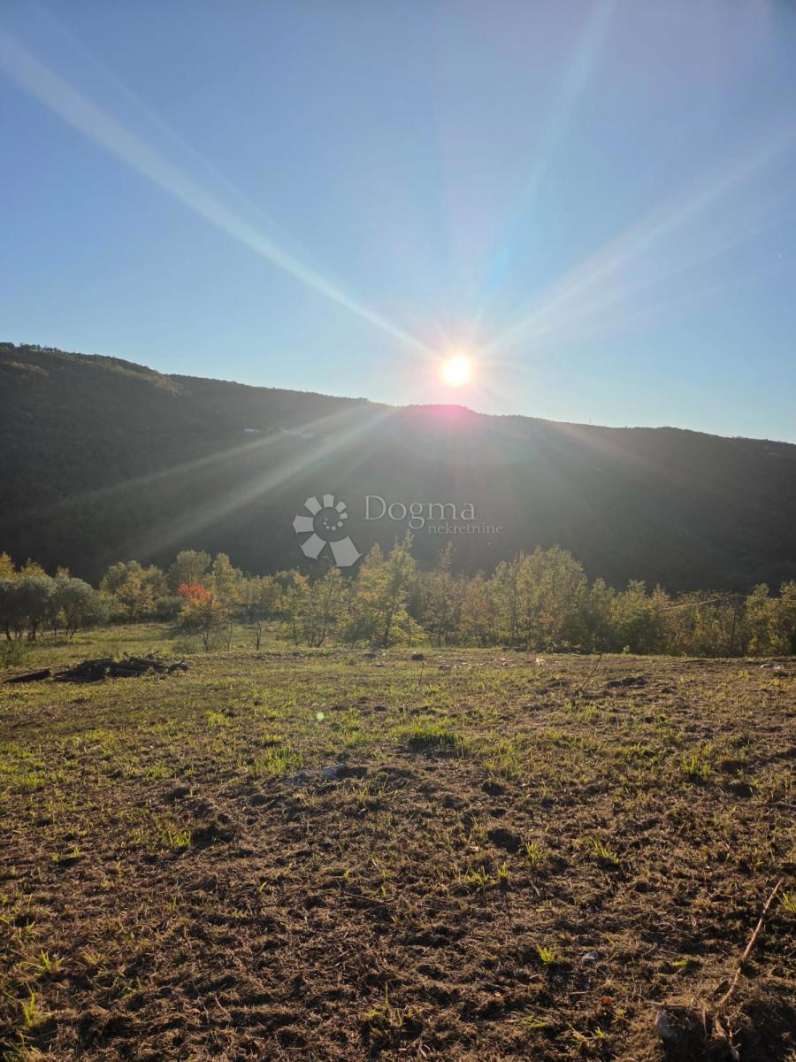 Terreno con un progetto a Montona