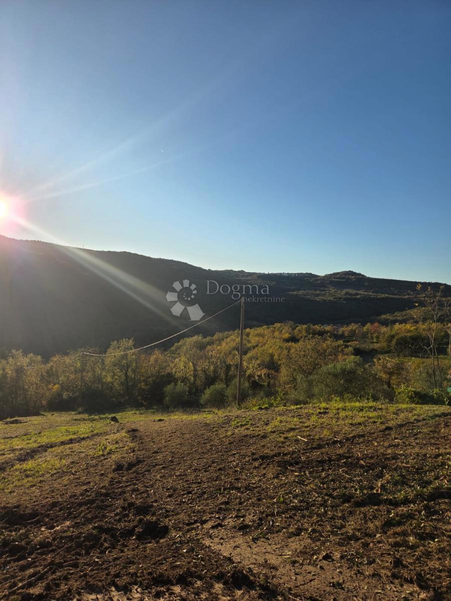 Terreno con un progetto a Montona