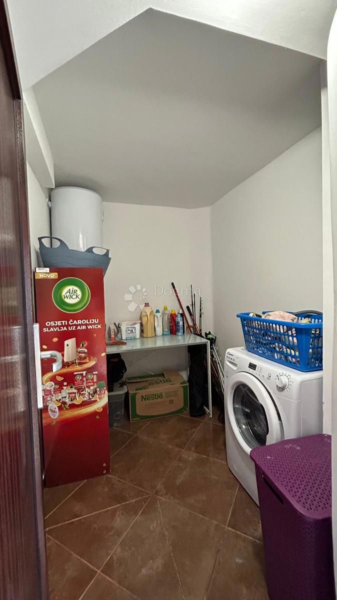 Casa con appartamento ristrutturato e terreno edificabile, a 5 minuti da Pisino