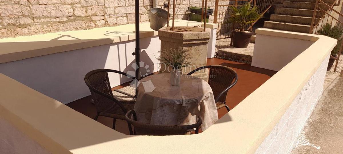 Casa con appartamento ristrutturato e terreno edificabile, a 5 minuti da Pisino