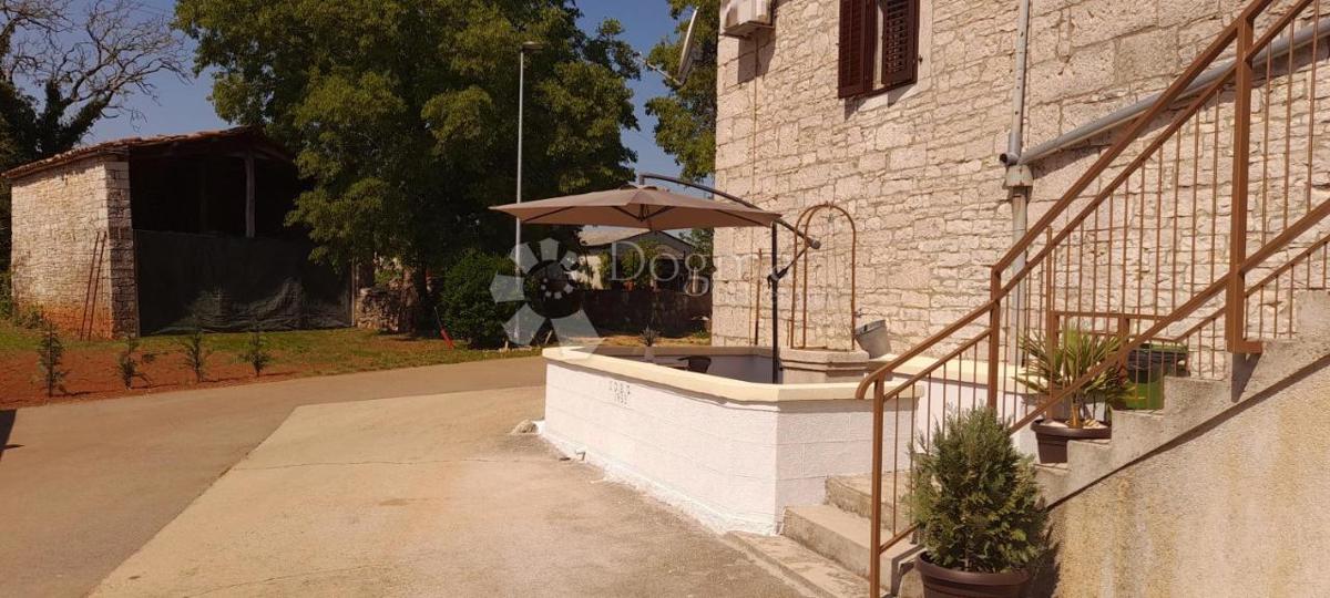 Casa con appartamento ristrutturato e terreno edificabile, a 5 minuti da Pisino