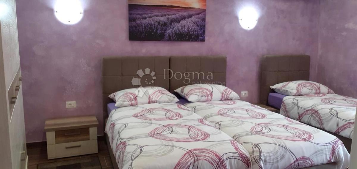 Casa con appartamento ristrutturato e terreno edificabile, a 5 minuti da Pisino