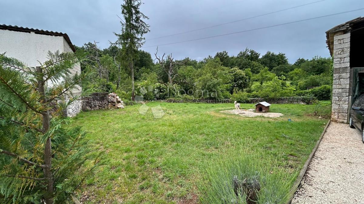 Casa con appartamento ristrutturato e terreno edificabile, a 5 minuti da Pisino