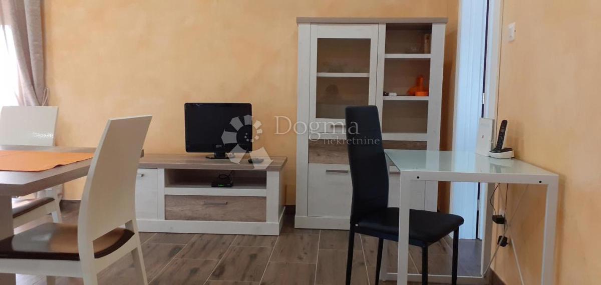 Casa con appartamento ristrutturato e terreno edificabile, a 5 minuti da Pisino