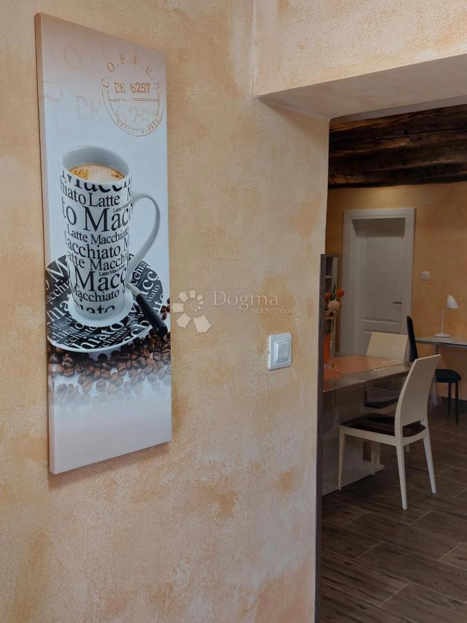 Casa con appartamento ristrutturato e terreno edificabile, a 5 minuti da Pisino