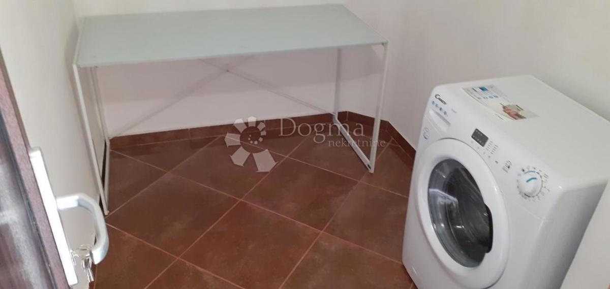 Casa con appartamento ristrutturato e terreno edificabile, a 5 minuti da Pisino