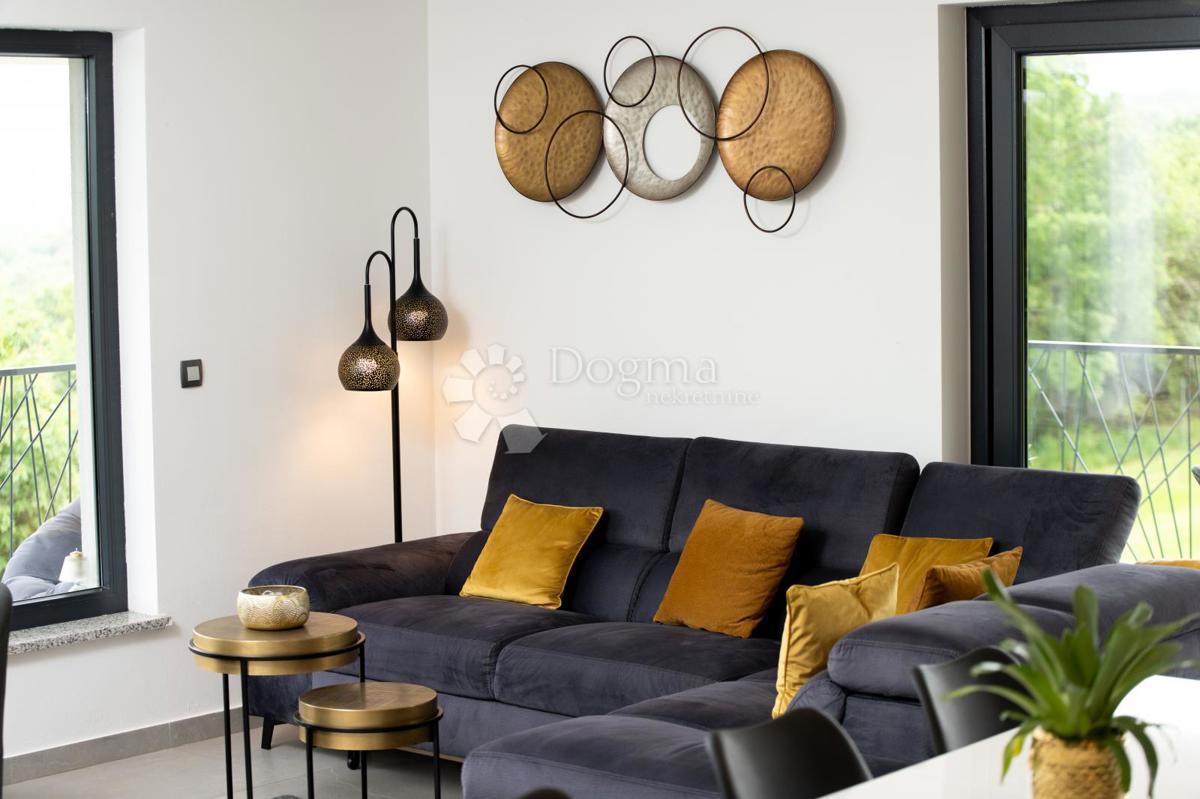 BELLISSIMA CASA A UN PIANO CON PISCINA SU LOTTO SEPARATO