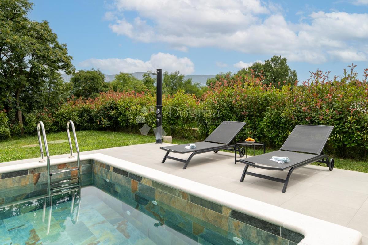 BELLISSIMA CASA A UN PIANO CON PISCINA SU LOTTO SEPARATO