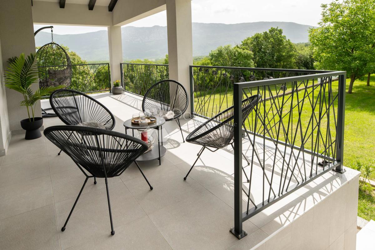 BELLISSIMA CASA A UN PIANO CON PISCINA SU LOTTO SEPARATO