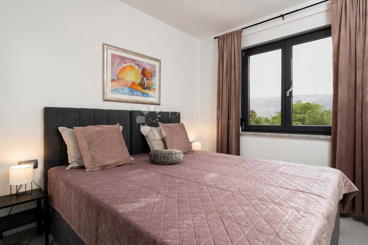 BELLISSIMA CASA A UN PIANO CON PISCINA SU LOTTO SEPARATO